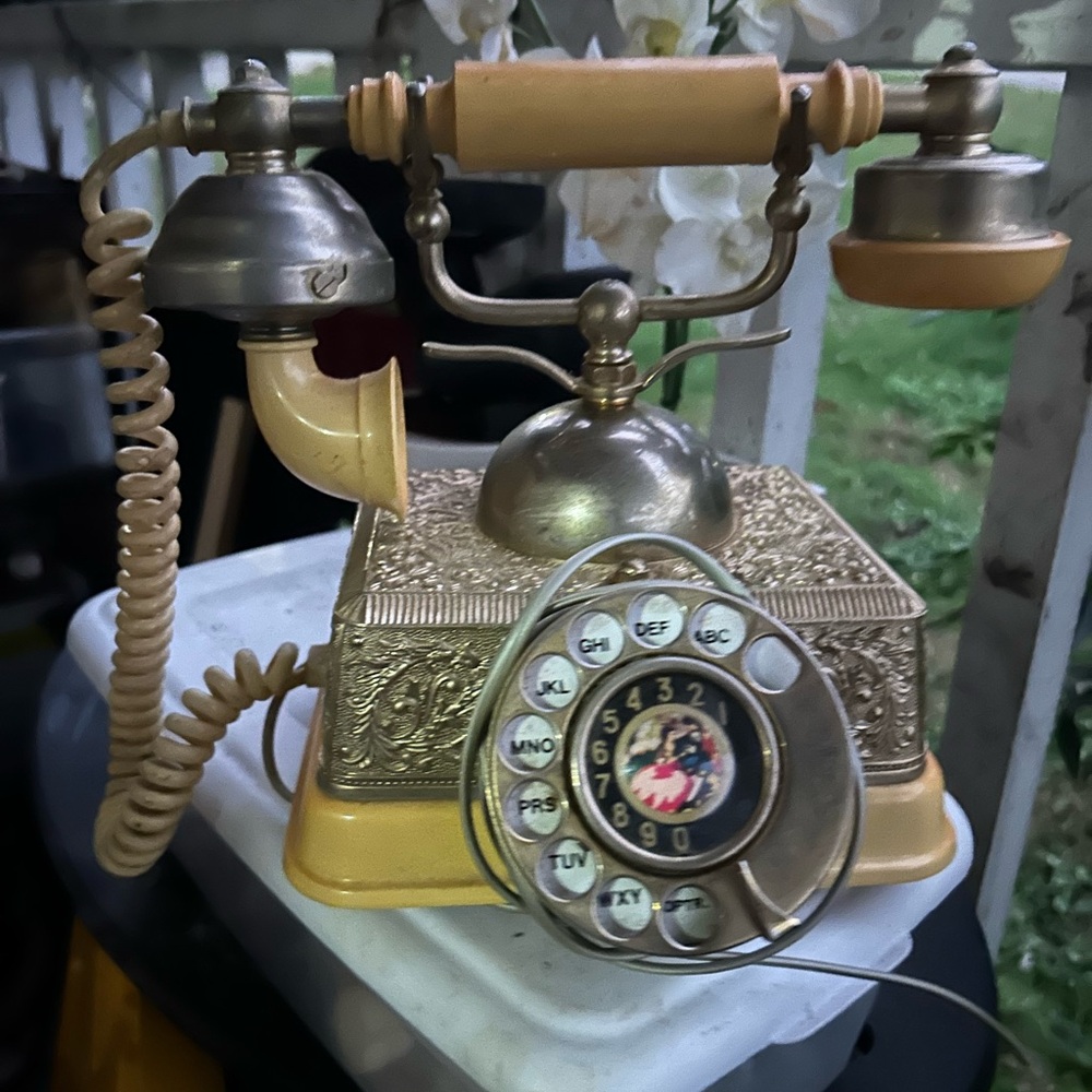 Vintage Radio Shack French Continental Rotary Phone Model 43-320A not tested